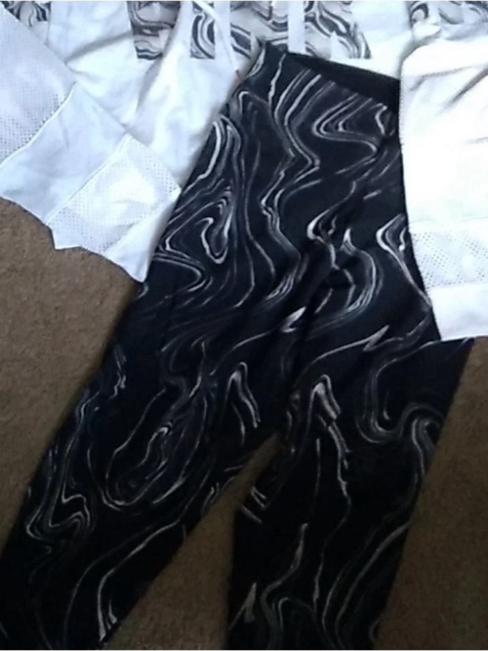 PINK Victoria's Secret Black and White Marble Print Leggings Sz Lg